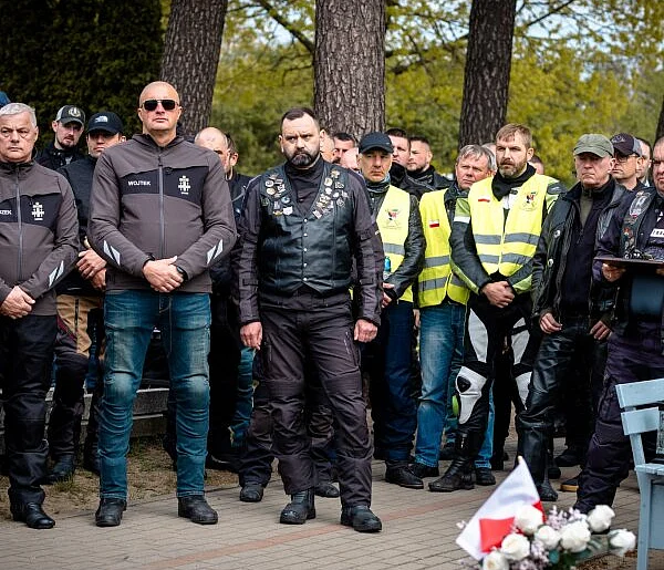 Oddali hołd poległym żołnierzom - P. Ciesielskiemu i B. Gibasowi