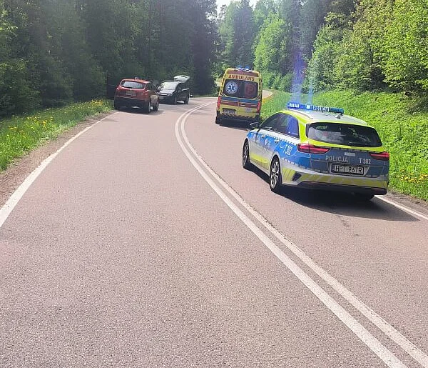 Pieszkowo: Zderzenie samochodu z motocyklem. Motocyklista trafił do szpitala