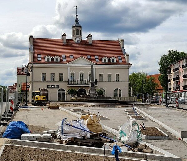 Ostróda: Plac Tysiąclecia zmienia swoje oblicze. Widać już pierwsze efekty