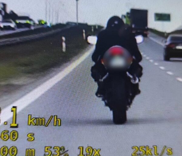Ostróda: Pędził motocyklem 208 km/h po S7. Tłumaczył, że nie zauważył policji