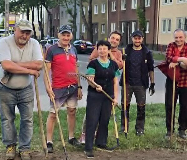 Ostróda: Zielona zmiana w centrum - mieszkańcy wspólnie upiększają osiedle