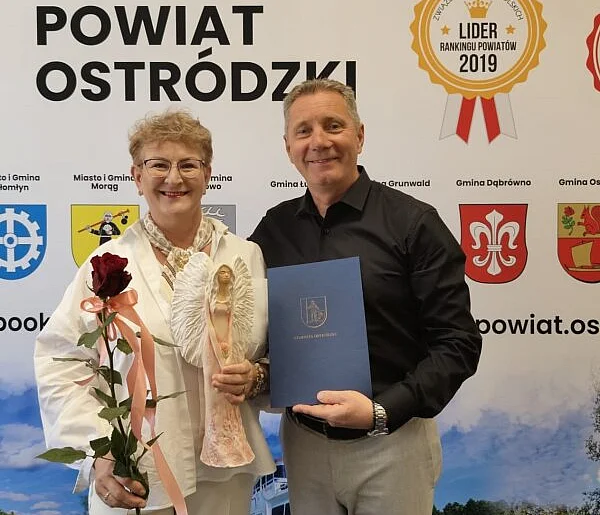 Ostróda: Anna Lewandowska wyróżniona przez Starostę za promocję tradycji
