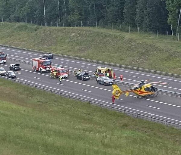 Rychnowska Wola: Zderzenie 3 samochodów na S7. Na miejscu LPR