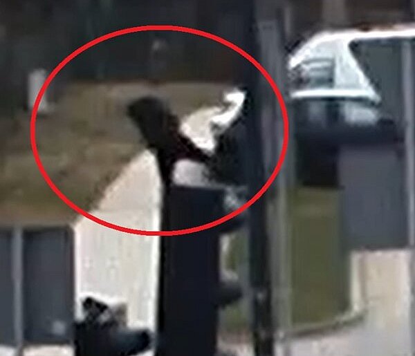 Wyszedł ze sklepu i zniszczył samochód! Policja szuka mistrza karate z Olsztyna