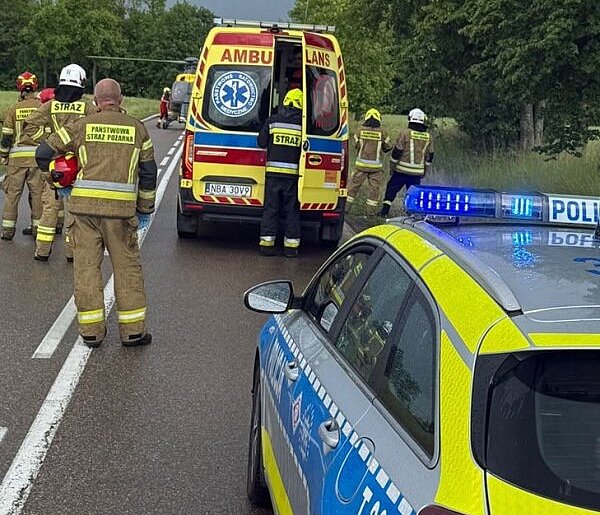 Bartoszyce: Czołowe zderzenie pod Łabędnikiem. Motocyklistka trafiła do szpitala