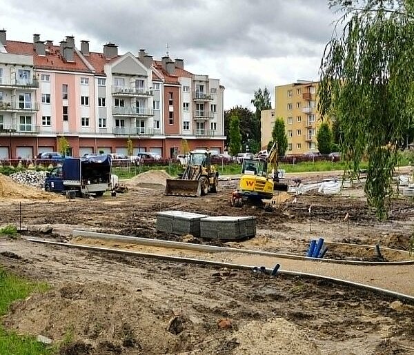 Ostróda: Postępują prace przy budowie strefy rekreacyjnej przy Drwęcy