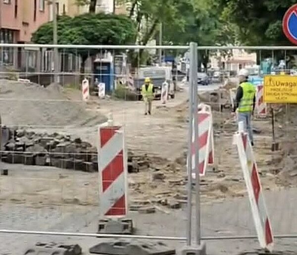 Ostróda: Kostka znika w ekspresowym tempie. Remont ul. Grunwaldzkiej trwa