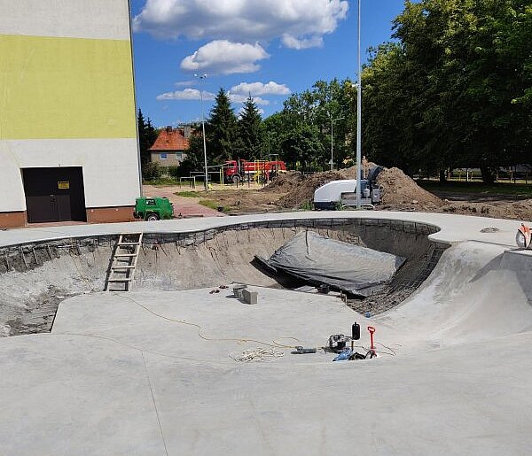 Ostróda: Coraz bliżej końca prac przy budowie długo wyczekiwanego skateparku