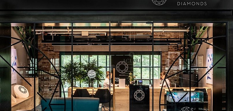 Czym charakteryzują się nietypowe pierścionki zaręczynowe z oferty Aclari?