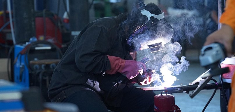 Wyposażenie techniczne do spawania i prac warsztatowych