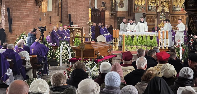 Biskup Julian Wojtkowski został pochowany w Bazylice św. Jakuba w Olsztynie