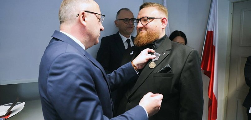 Piotr Patejuk, dyrektor ostródzkiego liceum z odznaczeniem IPN!