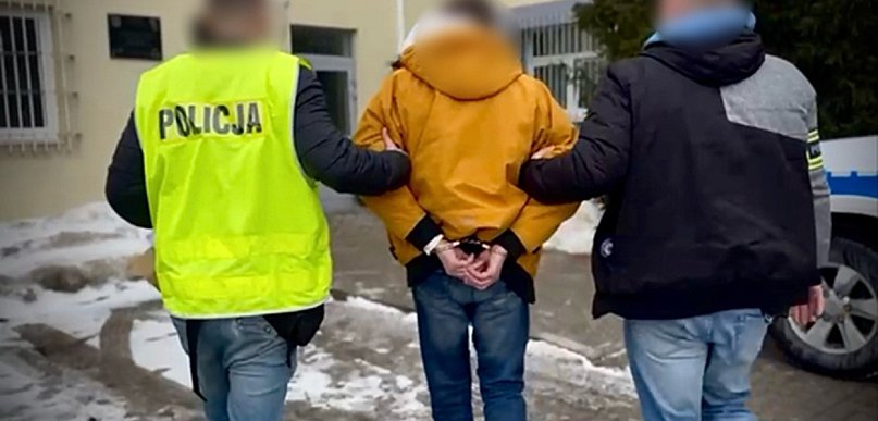 Ostróda: 43-latek najpierw groził. Potem podpalił samochód