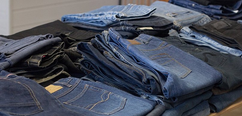 Odzież używana online z markami Bekkin i Pretty Little Thing