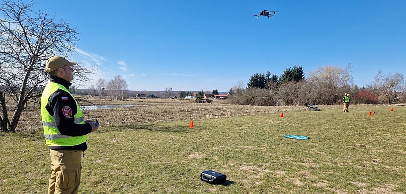 Pow. Ostródzki: Nowi operatorzy dronów. Strażacy podnoszą kwalifikacje