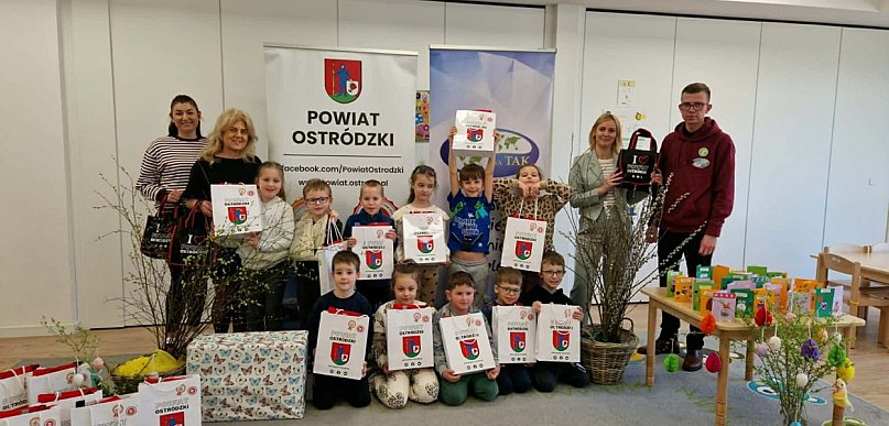 Stare Jabłonki: Przedszkolaki przygotowały kartki świąteczne dla samotnych