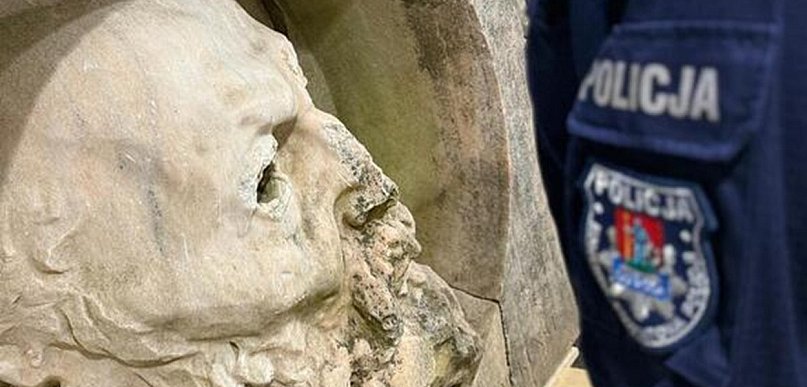 Ostróda: Policjanci odzyskali rzeźbę Wildta skradzioną z parku w Dylewie