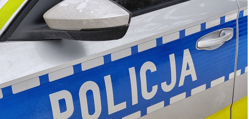 Ostróda: 2-latek bez fotelika w aucie. Interwencja policji i mandat