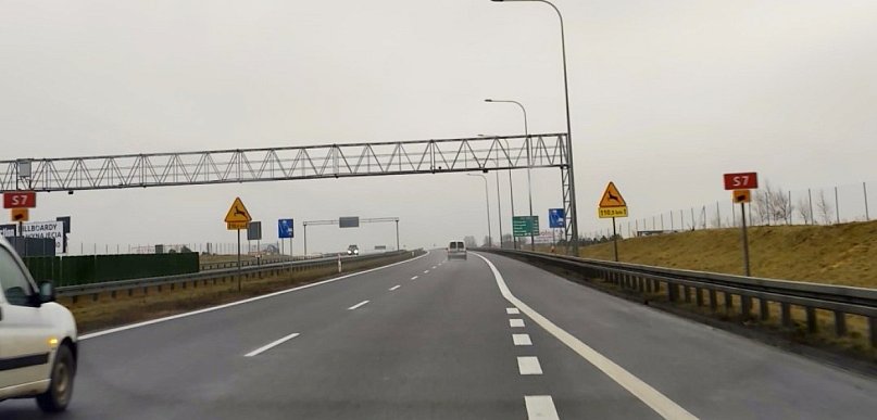 Uwaga kierowcy! Uruchomiono odcinkowy pomiar prędkości na S7 pod Ostródą!