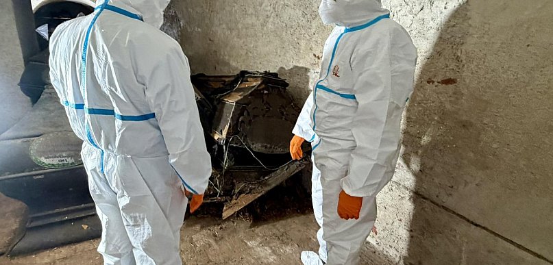 W krypcie kanoników w katedrze we Fromborku odnaleziono jedwabne ornaty i poduszki