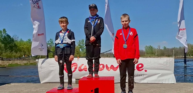 Młode talenty z Ostródy błyszczą na Mazowszu. Medale dla kajakarzy UKS Puma