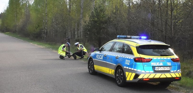 Pisz: Dramatyczny wypadek na hulajnodze. 14-latka zabrana przez LPR do szpitala