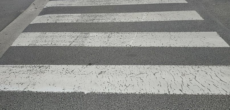 Ostróda: Niebezpieczne wyprzedzanie przez kierowcę BMW na pasach