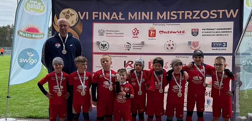 Młode Sokoły w finale! Skrzaty z Ostródy zagrają na stadionie Legii