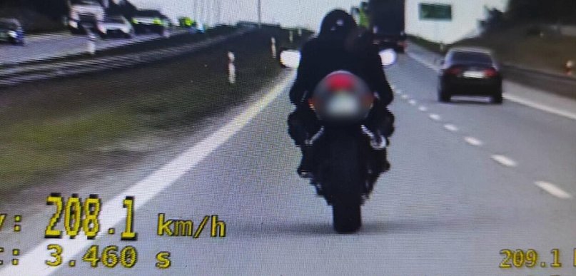 Powiat ostródzki: Wypadek, kolizja na rondzie, motorower i pirat drogowy na S7