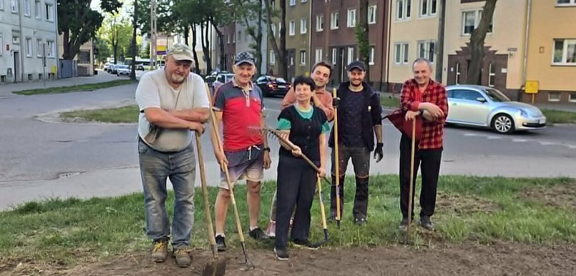 Ostróda: Zielona zmiana w centrum - mieszkańcy wspólnie upiększają osiedle