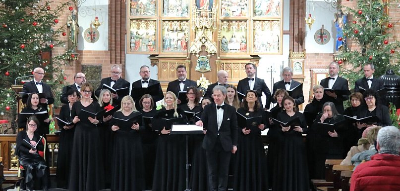 Chór Bel Canto z Olsztyna i jego założyciel prof. Połowianiuk uhonorowani