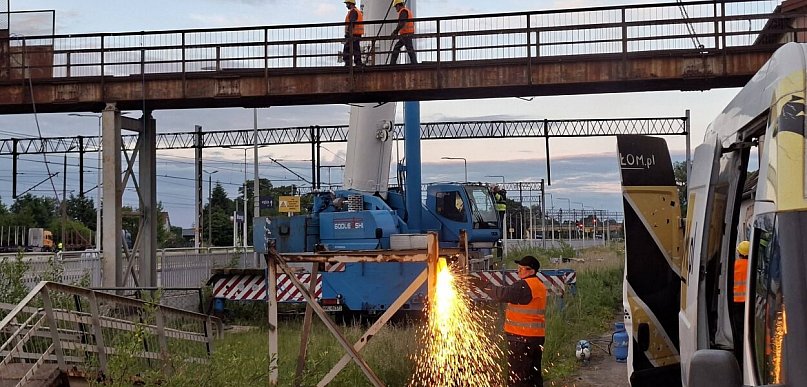 Stara kładka zniknęła z krajobrazu Morąga. Wkrótce ruszy budowa nowego przejścia