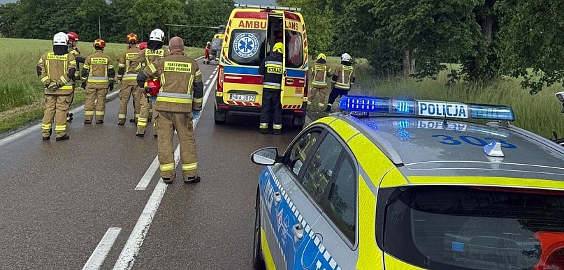 Bartoszyce: Czołowe zderzenie pod Łabędnikiem. Motocyklistka trafiła do szpitala