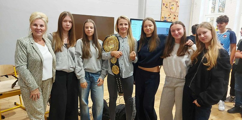 Paulina Wiśniewska, mistrzyni PFL Europe, promuje sport w ostródzkich szkołach! - 103809