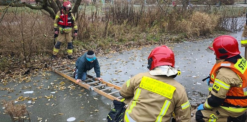 Olsztyn: O krok od tragedii! 10-latek wszedł na kruchy lód, który zaczął pękać - 105126