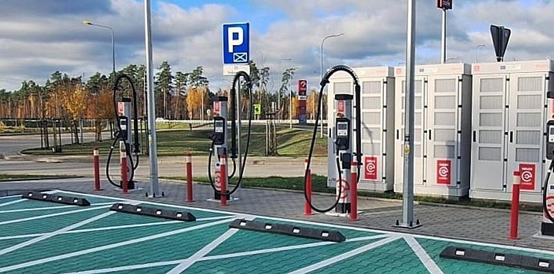 S7: Na MOP Olsztynek Południe otwarto Hub szybkiego ładowania - 105390