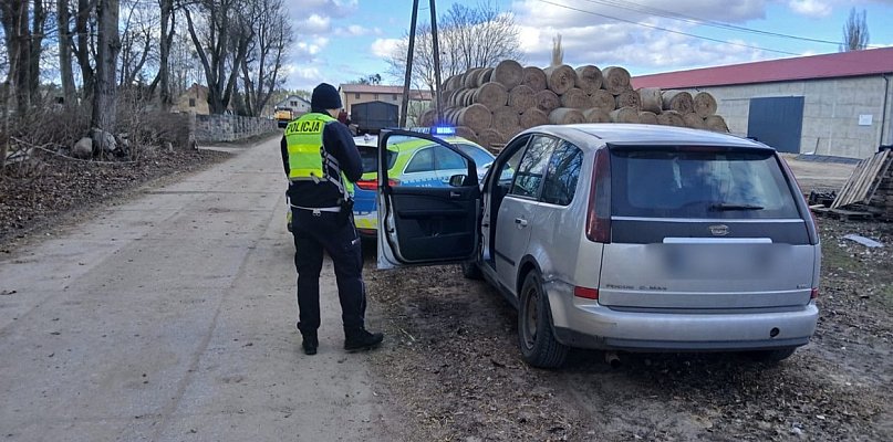 Szyldak: Policyjny pościg za 22-latką. W aucie poszukiwany mężczyzna