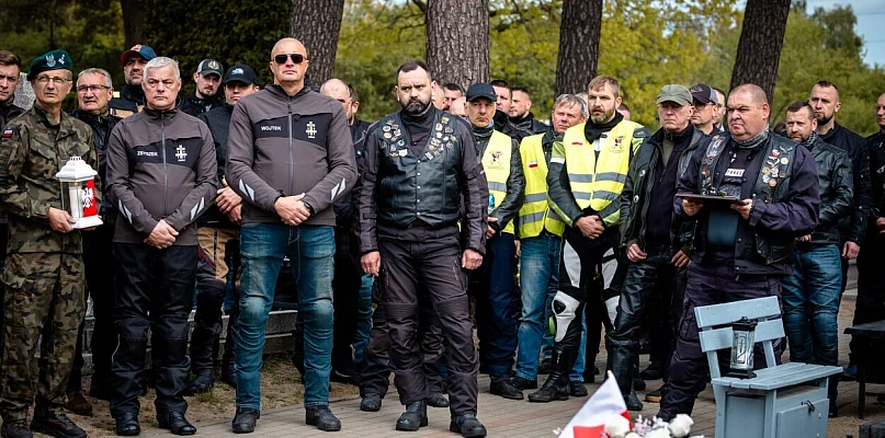 Oddali hołd poległym żołnierzom - P. Ciesielskiemu i B. Gibasowi
