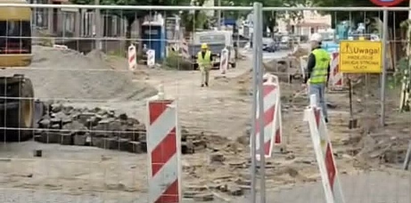 Ostróda: Kostka znika w ekspresowym tempie. Remont ul. Grunwaldzkiej trwa