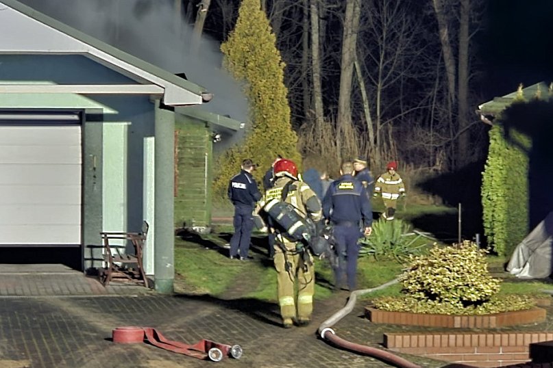 Nocny pożar domku przy ul. 3 Maja w Ostródzie