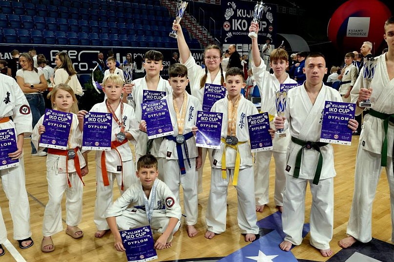 12 medali ostródzkich karateków we Włocławku