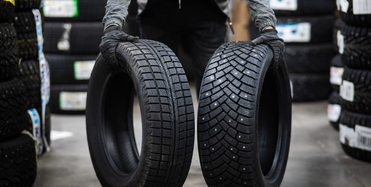 Opony letnie klasy premium vs. budżetowe – co wybrać?