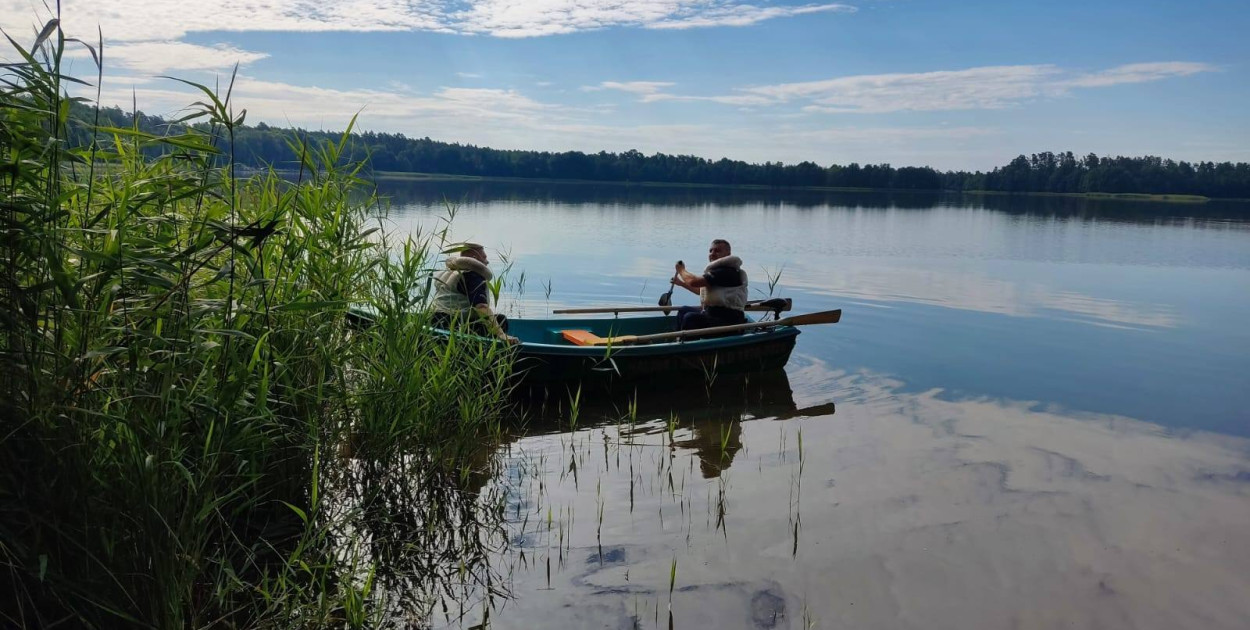 Kolejne tragiczne utonięcie w regionie. W jeziorze znaleziono ciało 76-latka