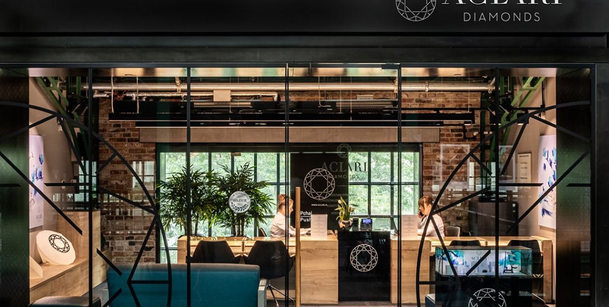 Czym charakteryzują się nietypowe pierścionki zaręczynowe z oferty Aclari?