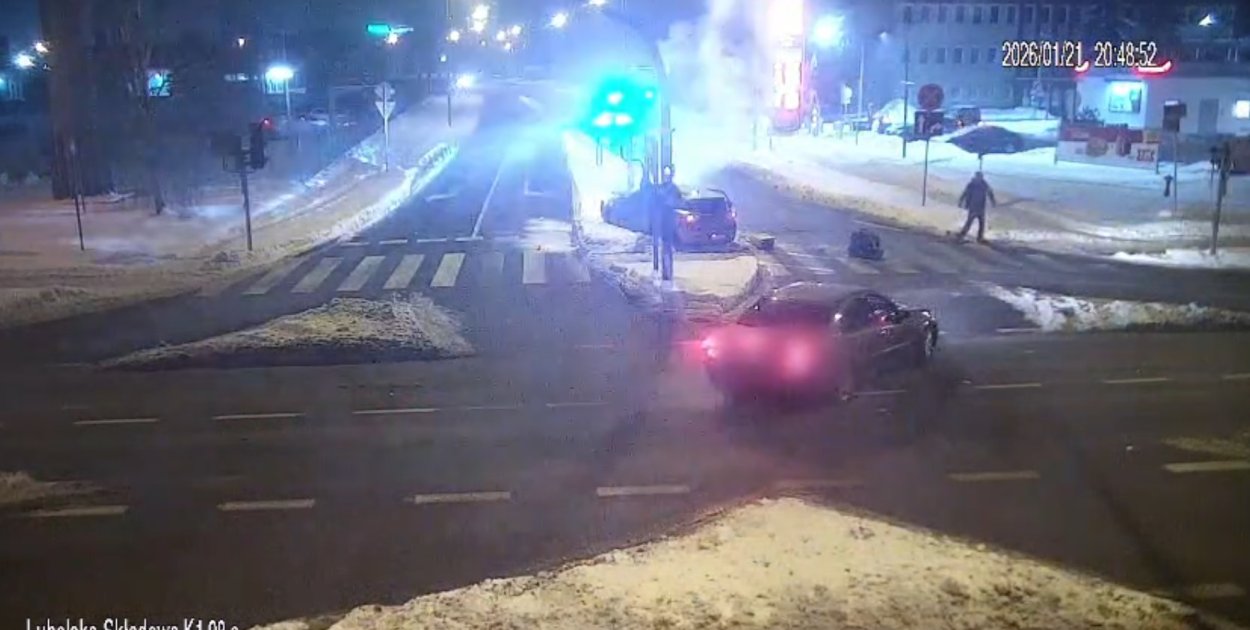 Tankowanie przerwał huk. Pijany kierowca uderzył w słup i próbował uciec