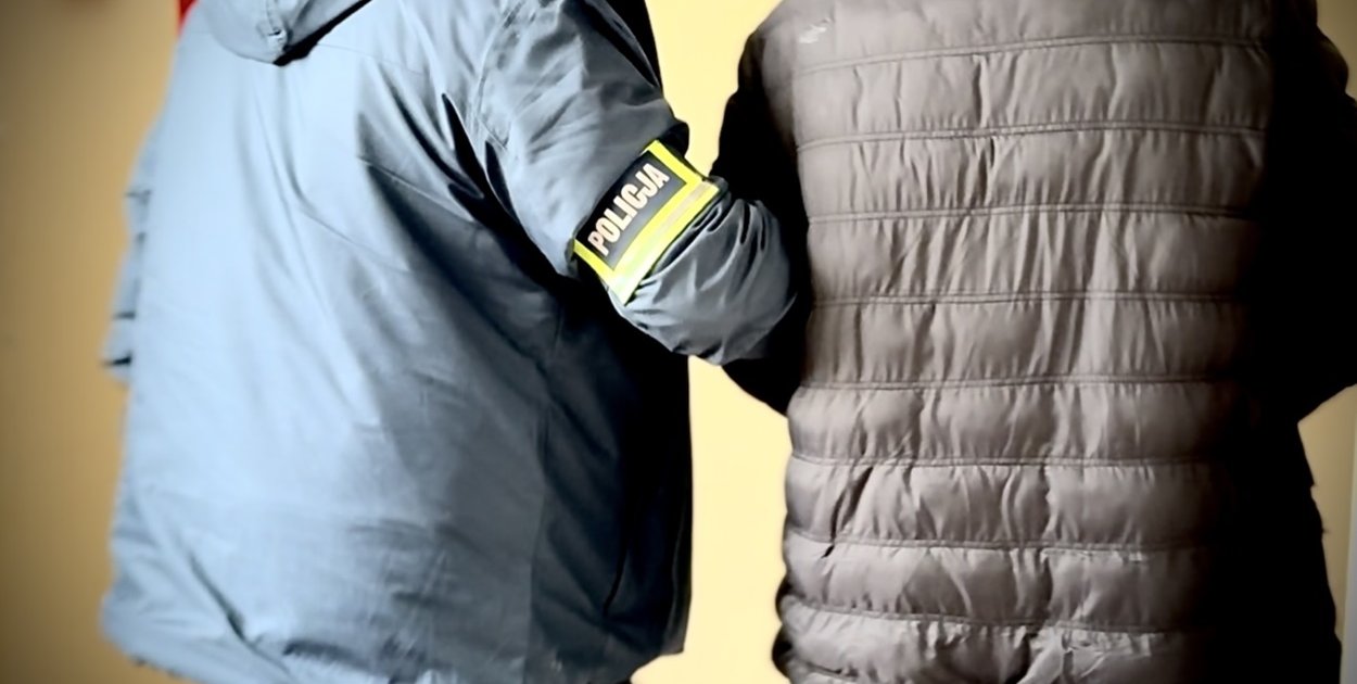 Ostróda: Zatrzymani podejrzani o włamanie do budynku plebanii