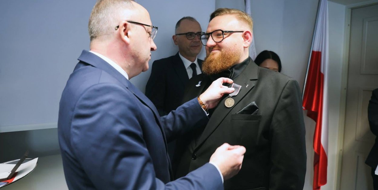 Piotr Patejuk, dyrektor ostródzkiego liceum z odznaczeniem IPN!