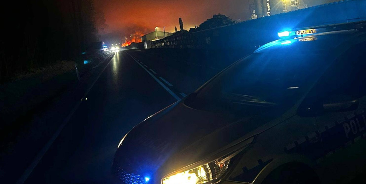 Ostróda: Duży pożar na złomowisku przy ul. 11 Listopada