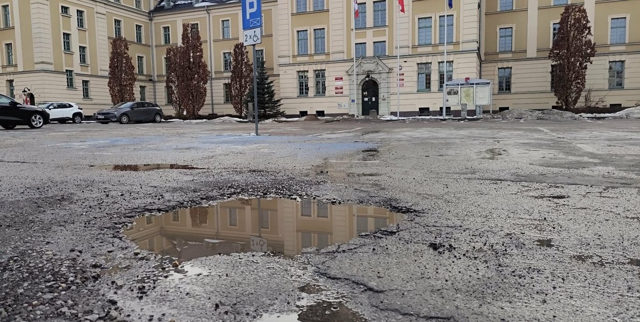Ostróda: Parking przy starostwie zamknięty na 2 tygodnie z powodu remontu