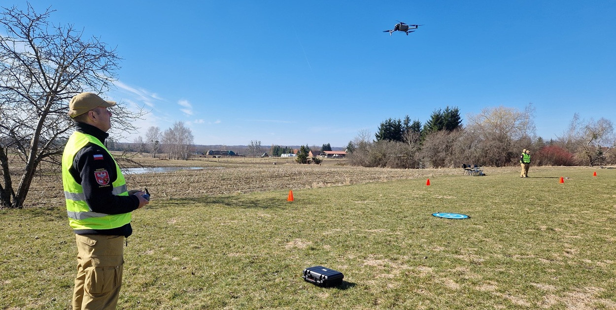 Pow. Ostródzki: Nowi operatorzy dronów. Strażacy podnoszą kwalifikacje